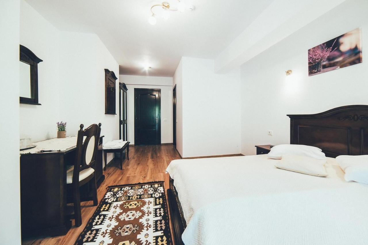 Conacul Domnitei Voronet Bagian luar foto